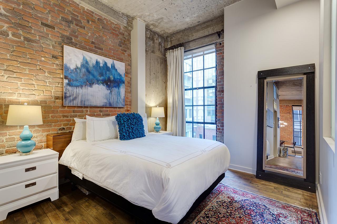 Spacious Loft Next To Square Victoria Apartamento Montreal