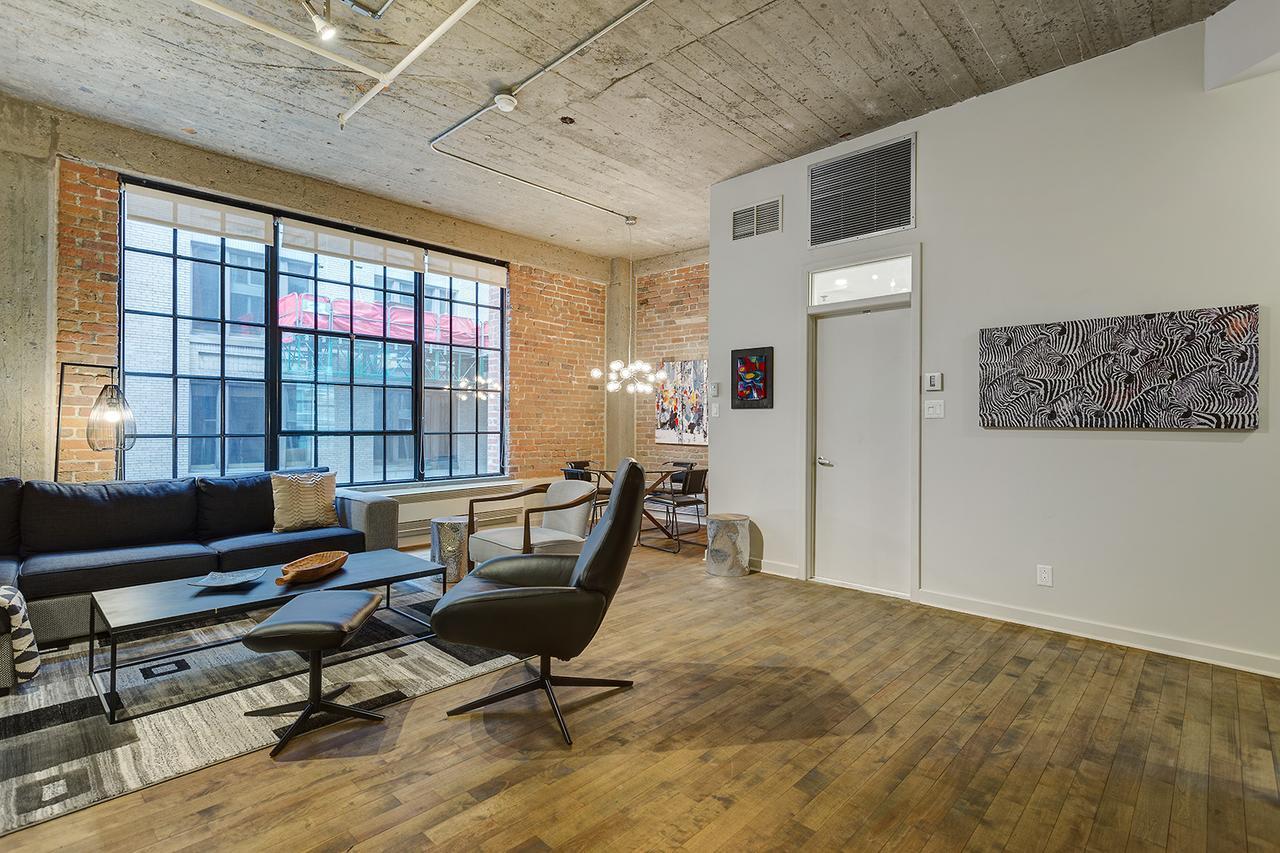 Spacious Loft Next To Square Victoria